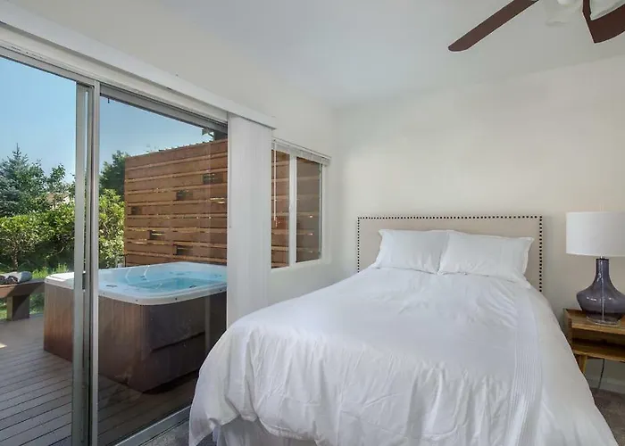 Mother In Law Suite With Private Hot Tub--Downtown